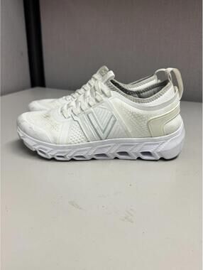 Vionic Women's Captivate White Sneaker Size 5